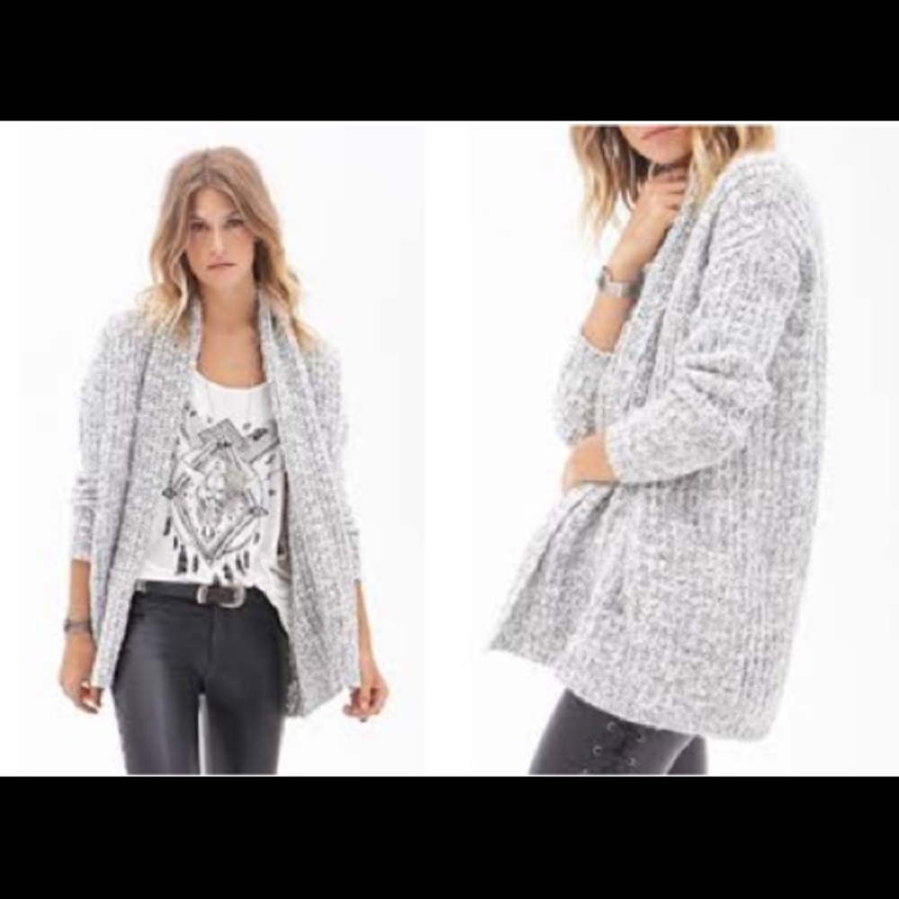 Grey/white cardigan